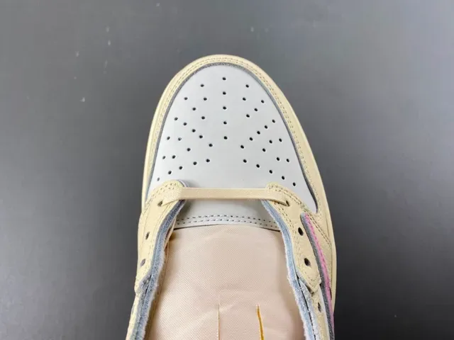 Nike Beige Pink Low-Top Leather Upper Lifestyle Sneakers 5
