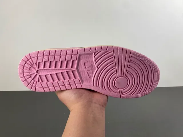 Nike Beige Pink Low-Top Leather Upper Lifestyle Sneakers 9