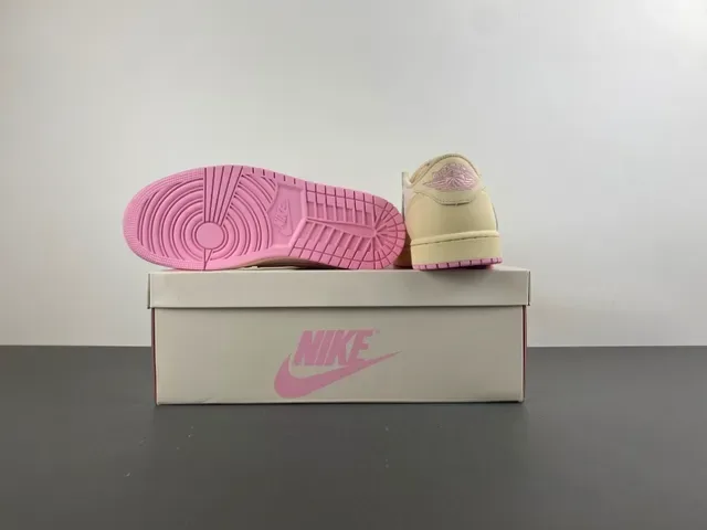 Nike Beige Pink Low-Top Leather Upper Lifestyle Sneakers 16