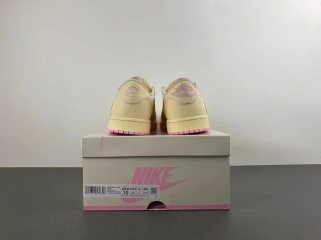 Nike Beige Pink Low-Top Leather Upper Lifestyle Sneakers 17