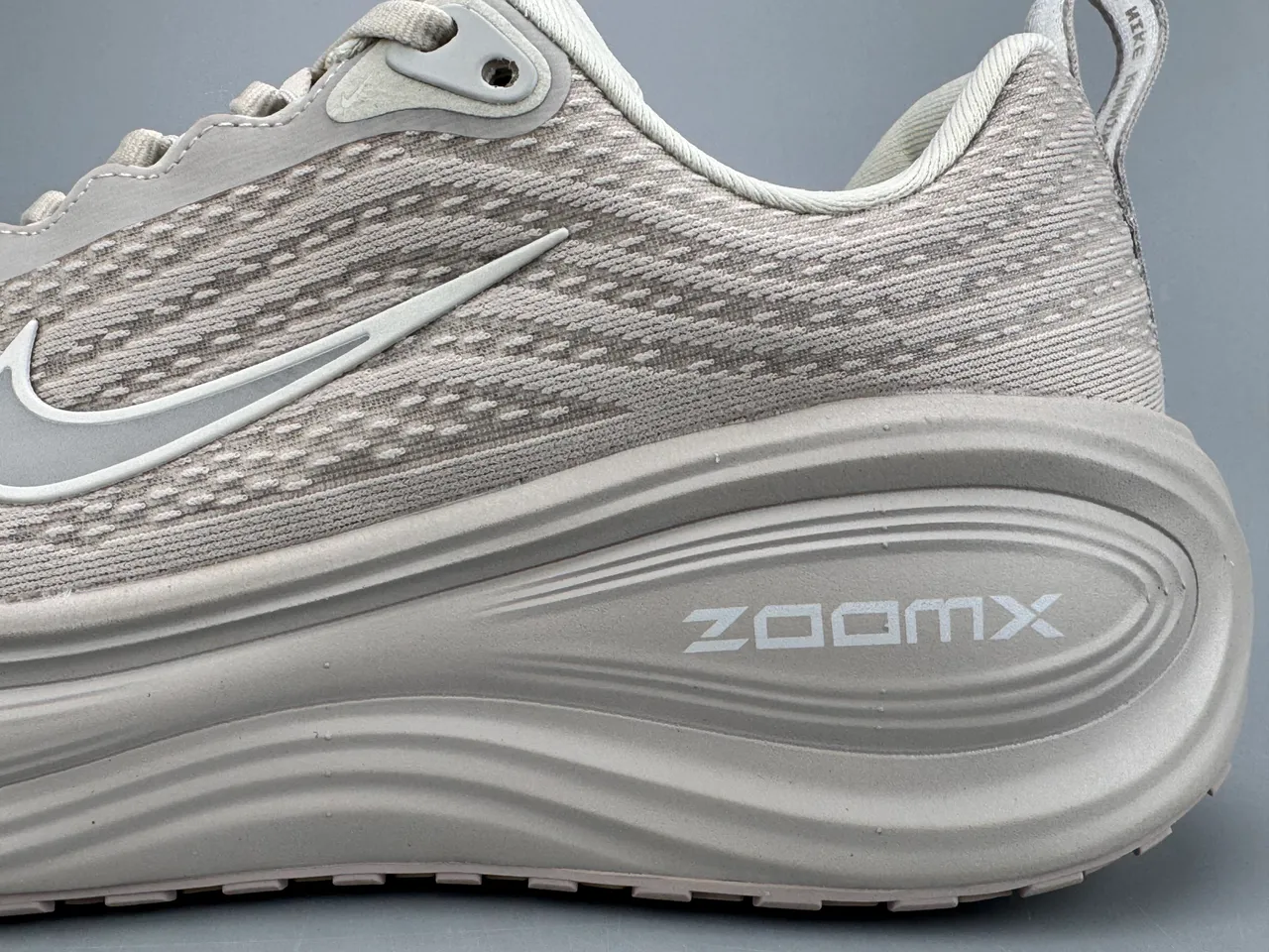 Nike Beige White Engineered Knit Upper Sculpted ZoomX Midsole Running Shoes 7