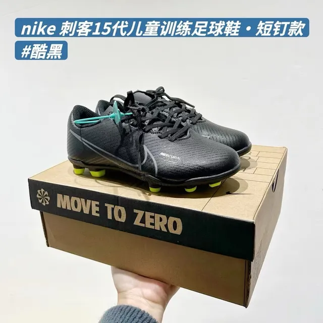Nike chaussures de football turf noir et bleu de coupe basse, empeigne synthétique, clous courts moulés 11