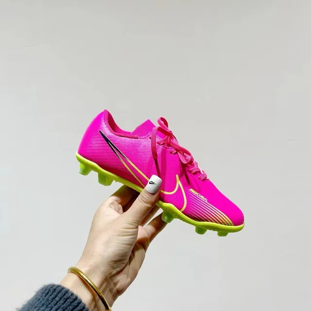 Nike chaussures de football turf noir et bleu de coupe basse, empeigne synthétique, clous courts moulés 14