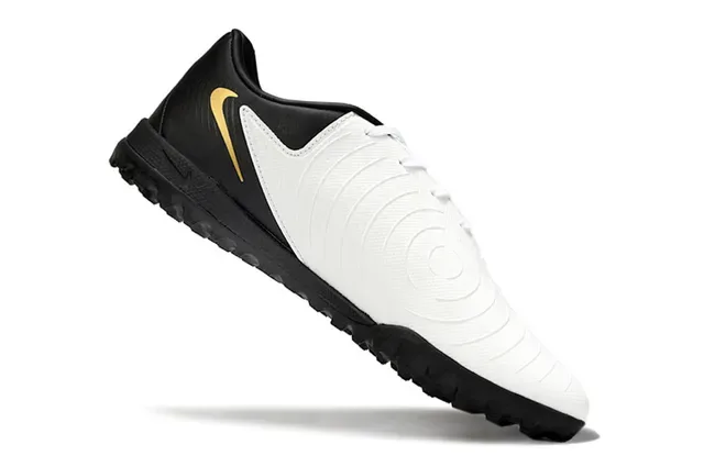 Nike Zapatos de fútbol turf negro y oro con empeine sintético de corte bajo 2