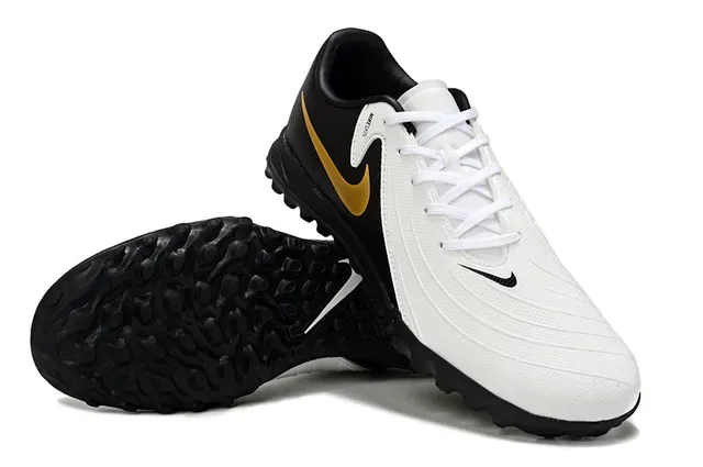 Nike Zapatos de fútbol turf negro y oro con empeine sintético de corte bajo 4