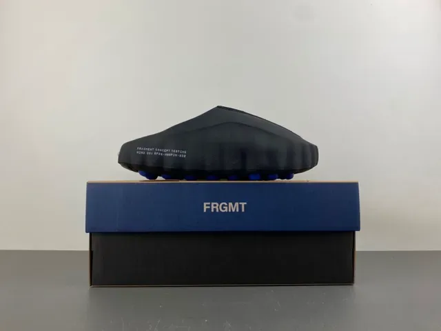 Nike Chaussons Noir Bleu Marine Semelle de Caoutchouc Moldée Panneau Latéral Perforé 8
