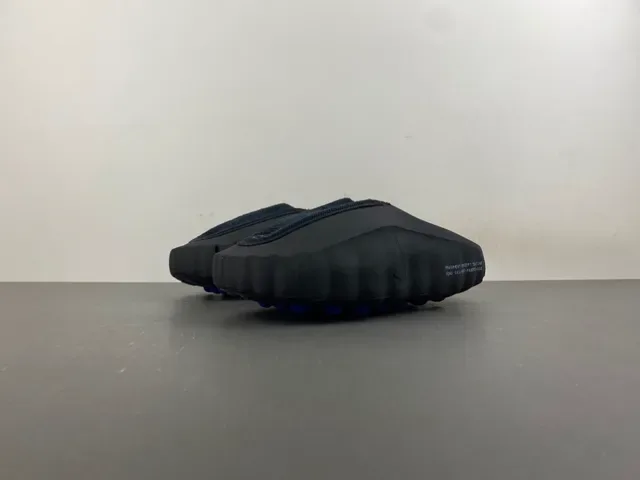 Nike Chaussons Noir Bleu Marine Semelle de Caoutchouc Moldée Panneau Latéral Perforé 9