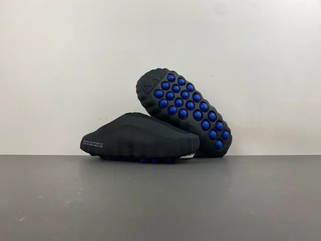 Nike Chaussons Noir Bleu Marine Semelle de Caoutchouc Moldée Panneau Latéral Perforé 11