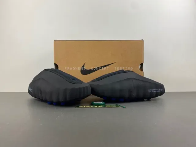 Nike Chaussons Noir Bleu Marine Semelle de Caoutchouc Moldée Panneau Latéral Perforé 12