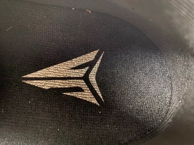 Nike أحذية كرة السلة أسود فضي نسيج أعلى سولة هندسية 7
