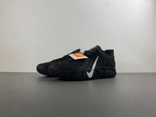 Nike أحذية كرة السلة أسود فضي نسيج أعلى سولة هندسية 9