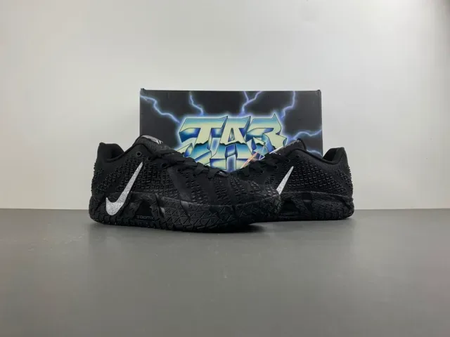 Nike أحذية كرة السلة أسود فضي نسيج أعلى سولة هندسية 12