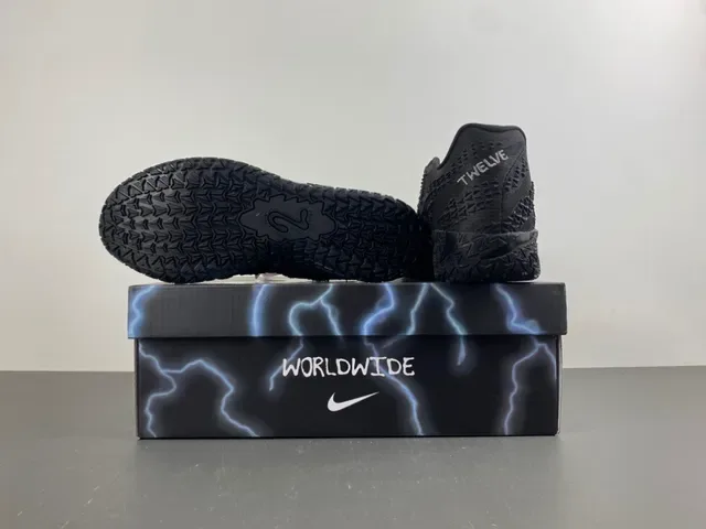 Nike أحذية كرة السلة أسود فضي نسيج أعلى سولة هندسية 15