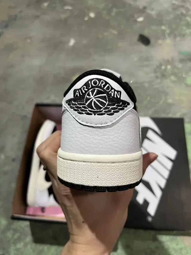 Nike Sneakers Noires et Blanches Low-Top Cuir Panelé 5