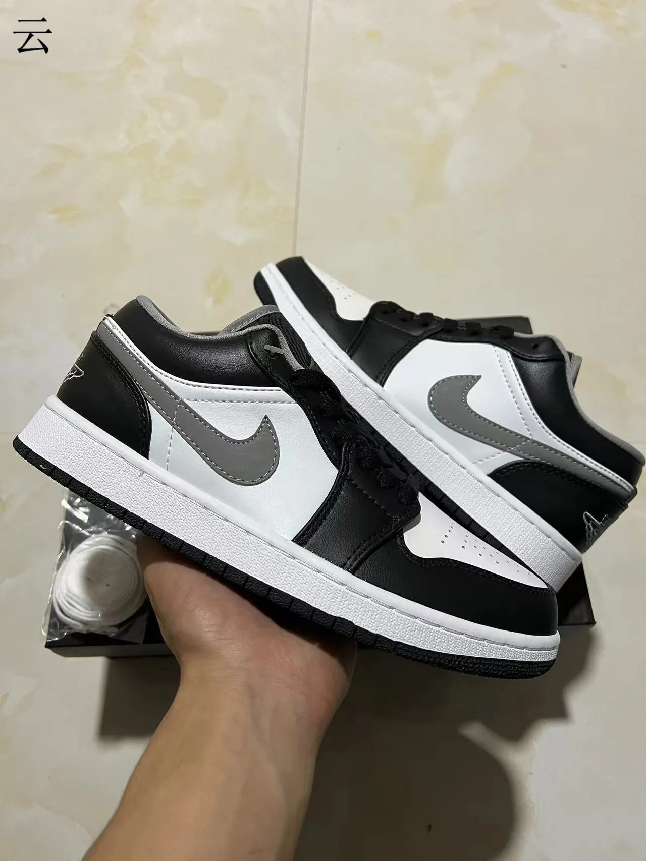 Nike Black White Low-Top Leather-Suede Mix Lifestyle Sneakers 2