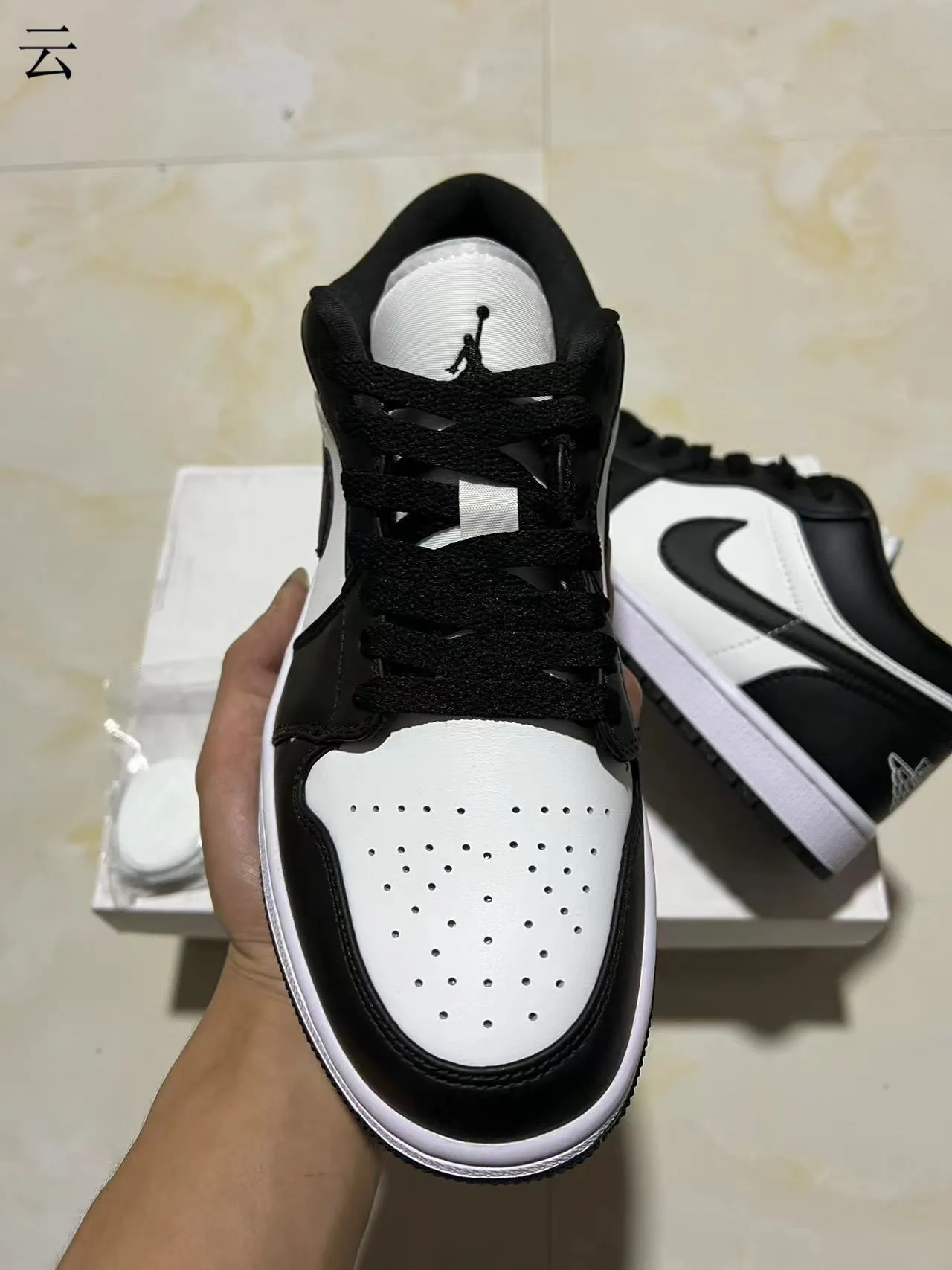 Nike Black White Low-Top Leather-Suede Mix Lifestyle Sneakers 14