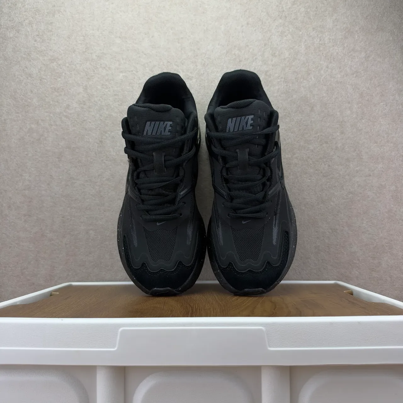 Nike Black White Speckled Midsole Lifestyle Sneakers 4