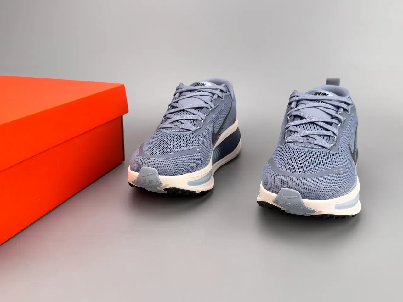 Nike 蓝海军 工程网面鞋面 分层波浪图案中底 跑鞋 5