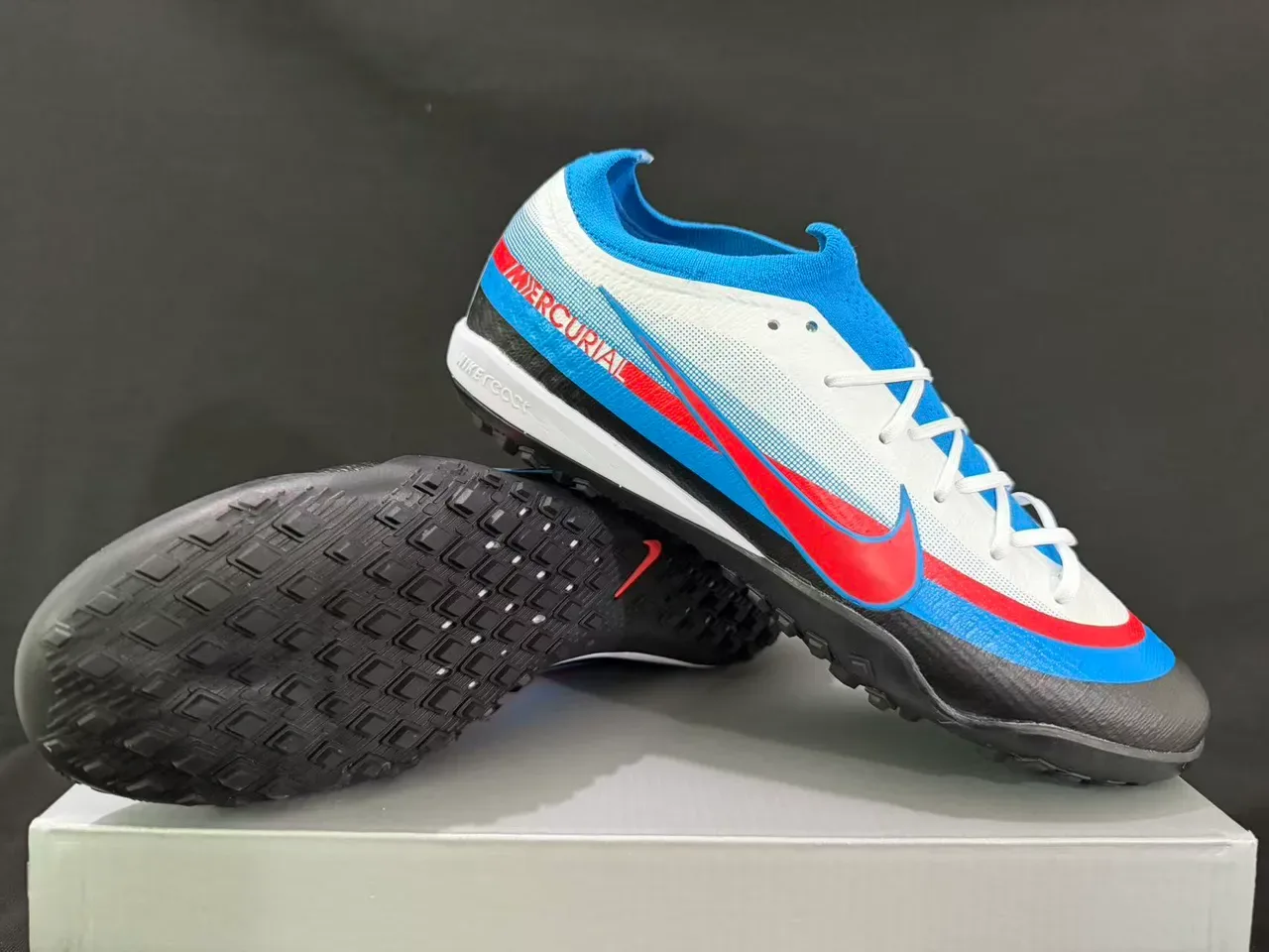Nike Blue Red Low-Cut Knit Upper Synthetic Overlay Paneling Turf Soccer Shoes 9