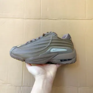 Nike بني بيج مصقول موجة منتصف الكعب طبقات اصطناعية مخددة أحذية أسلوب حياة