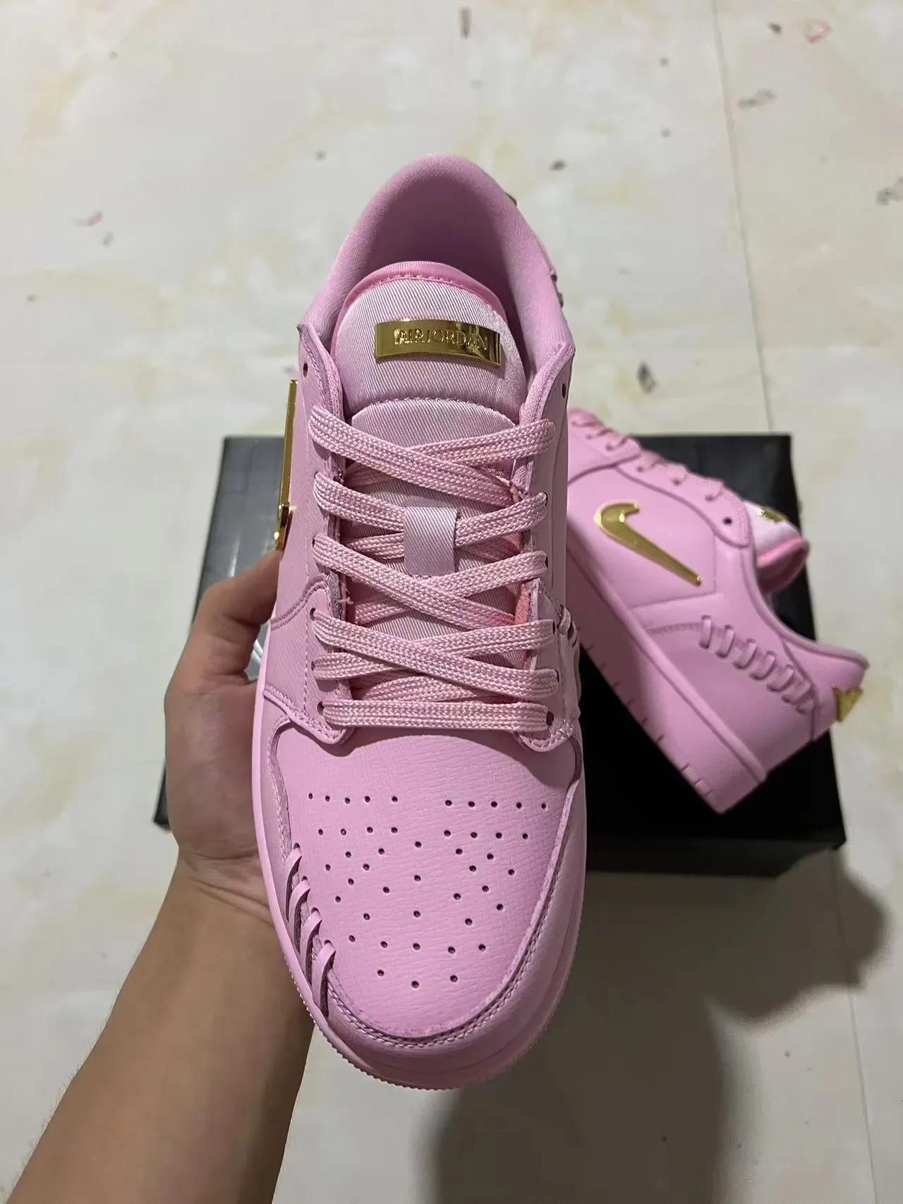 Nike Dunk Low 粉金金属生活方式运动鞋 3
