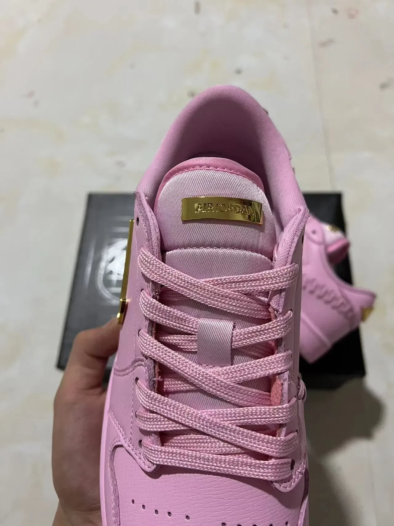 Nike Dunk Low 粉金金属生活方式运动鞋 4