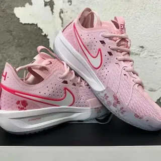 Nike G.T. Cut Chaussures de basketball à imprimé floral rose