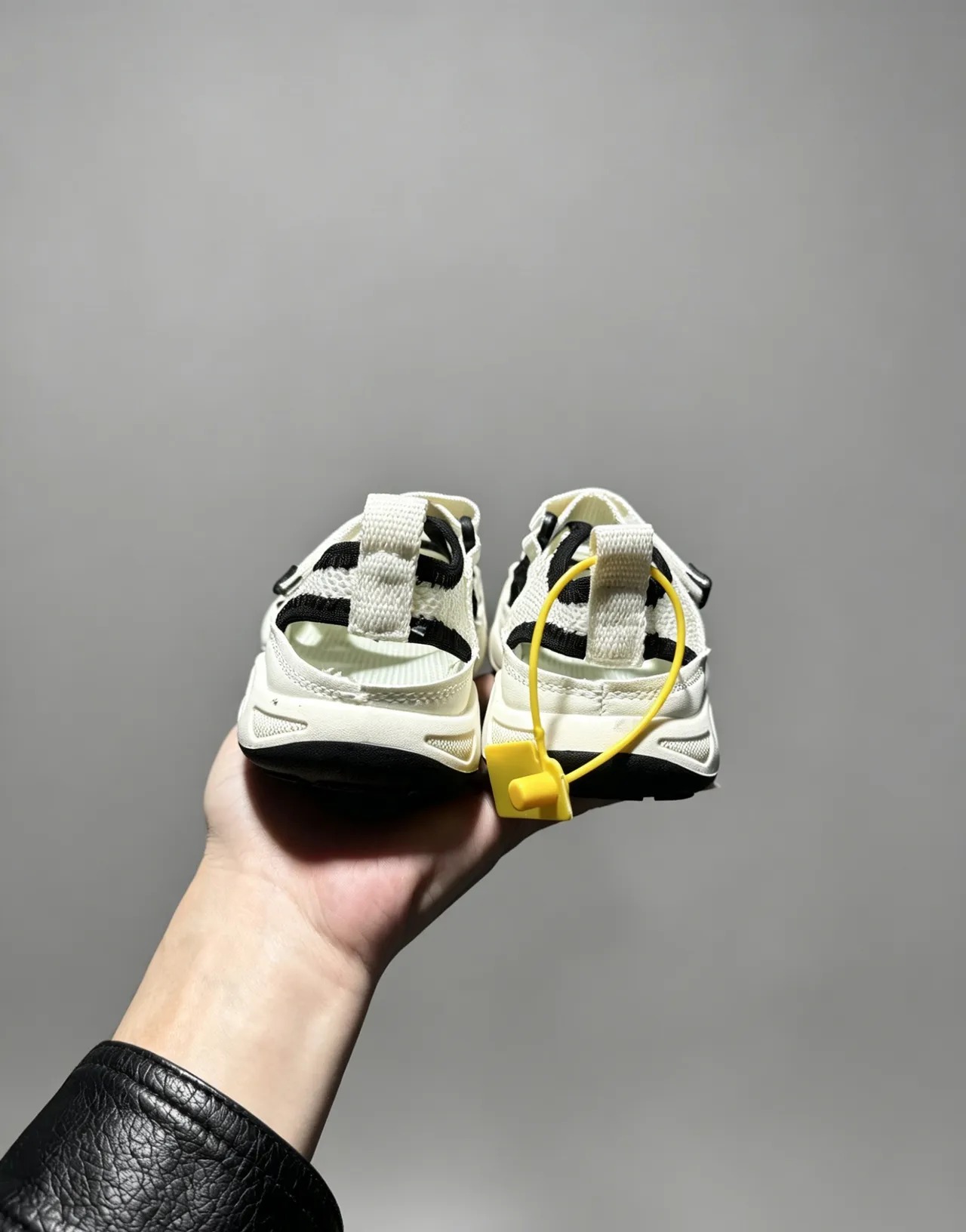 Nike Gray Black Open-Toe Multi-Strap Casual Sandals 8