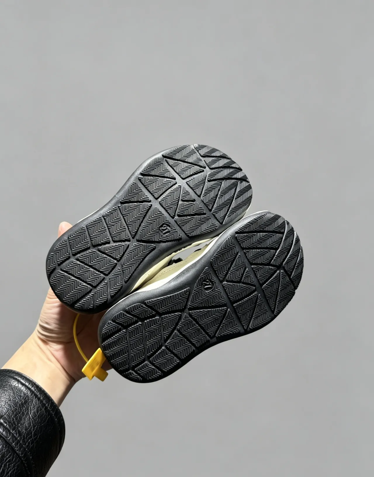 Nike Gray Black Open-Toe Multi-Strap Casual Sandals 10