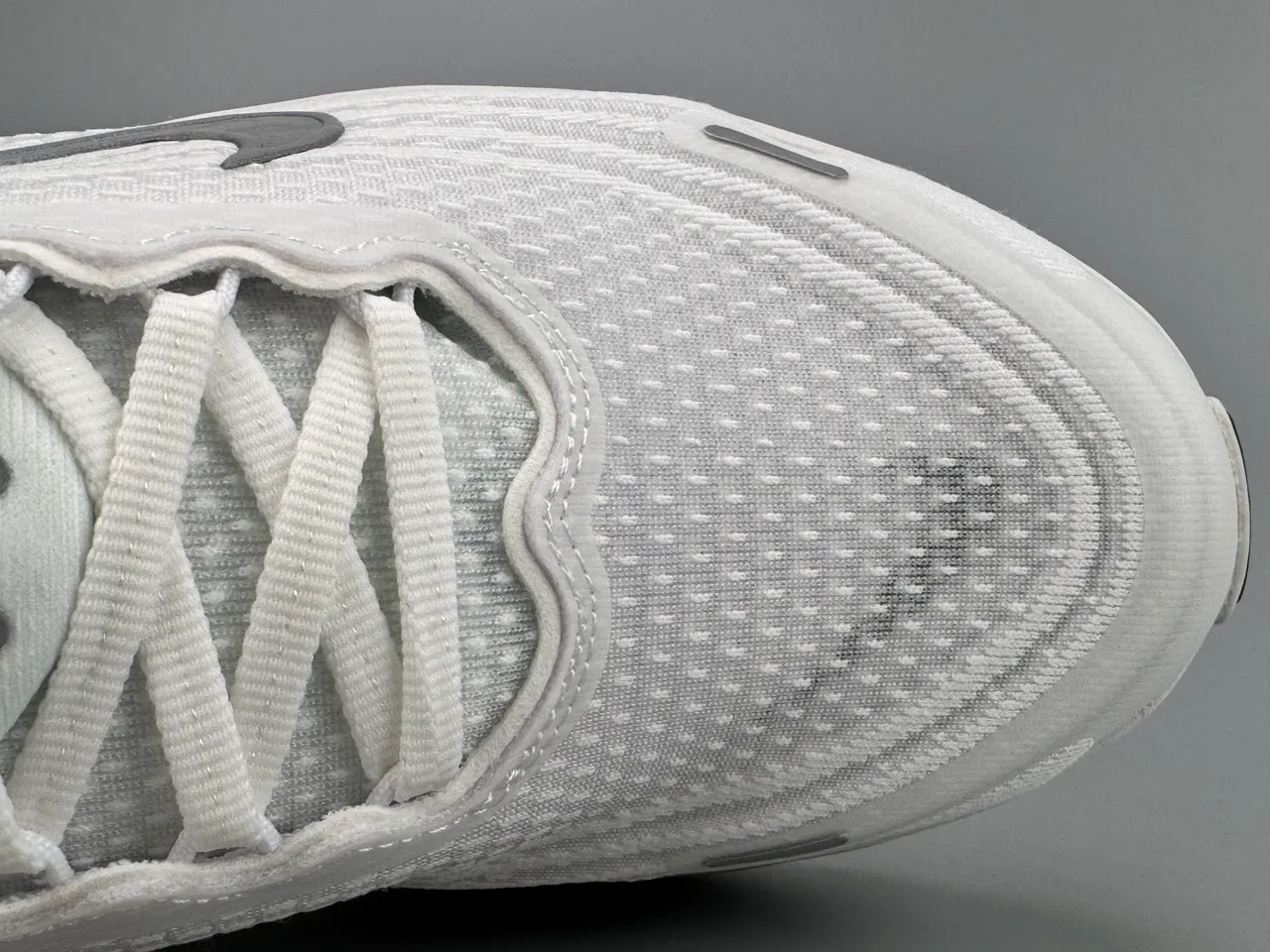 Nike Invincible Run White Gray Engineered Mesh Upper Full-Length ZoomX Cushioning Running Shoes 2