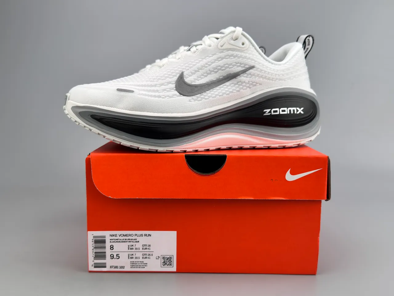 Nike Invincible Run White Gray Engineered Mesh Upper Full-Length ZoomX Cushioning Running Shoes 4