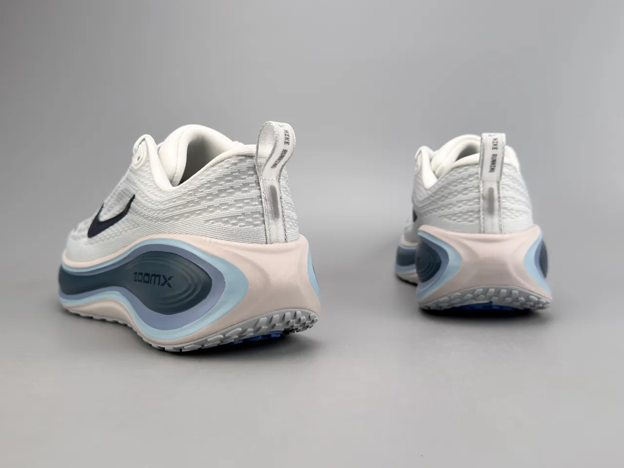 Nike Invincible Run White Navy Engineered Knit Upper Layered Wave Midsole Running Shoes 8