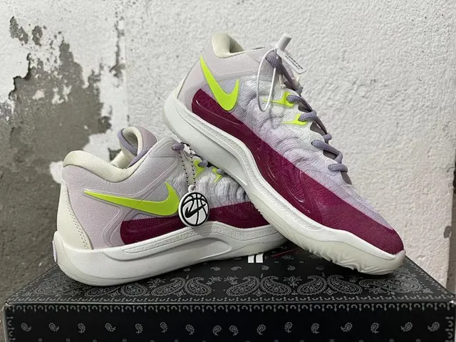 نايك KD16 بورجوندي بيج أخضر نيون أحذية كرة السلة 2