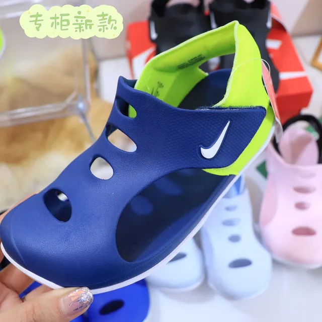 Nike Kids Kawa-style sandalias casual rosa y negro 7