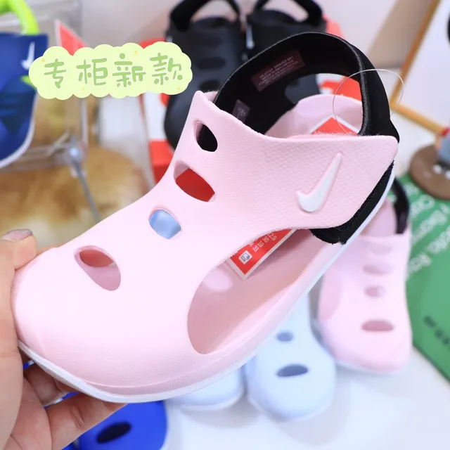 Nike Kids Kawa-style sandalias casual rosa y negro 11