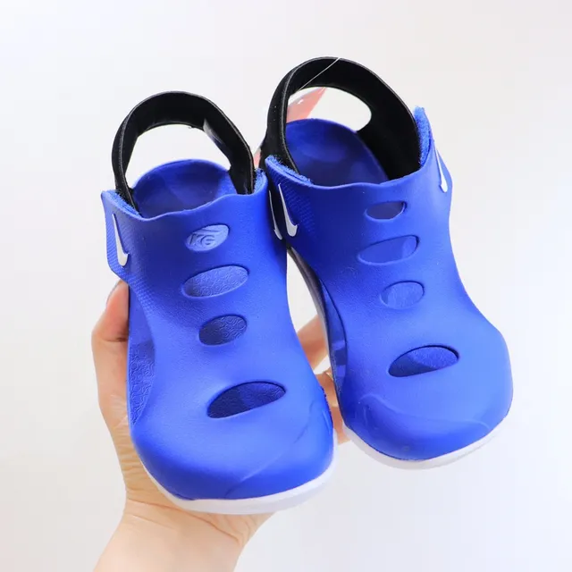 Nike Kids Kawa-style sandalias casual rosa y negro 19