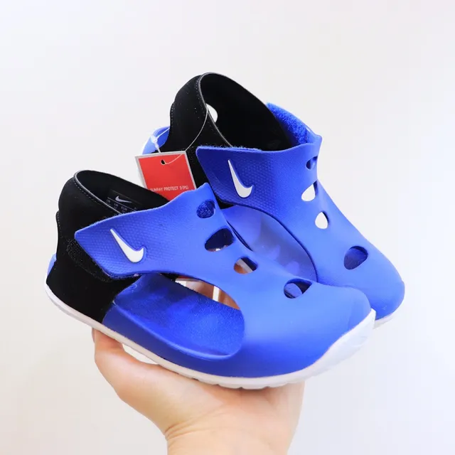 Nike Kids Kawa-style sandalias casual rosa y negro 20