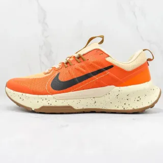 Nike حذاء أسلوب حياة برتقالي بيج شبكي وطبقة تركيبية علوية رغوة متشققة وسط القدم