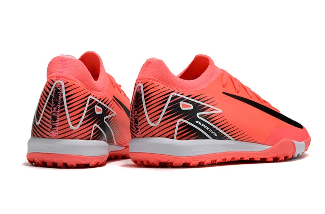 Nike Chaussures de football turf orange et noir à coupe basse avec col à emboîtement chaussette 5
