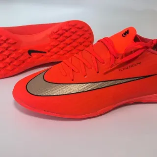Nike Chaussures de football indoor à coupe basse avec upper Flyweave Orange Gold