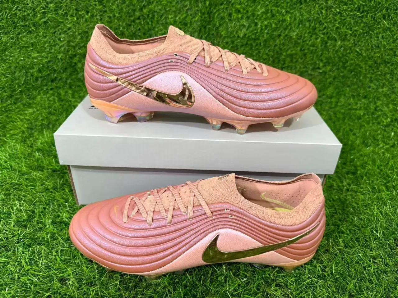 Nike Phantom GT Rose Gold Holographic Firm-Ground أحذية كرة القدم للأرض الصلبة 3