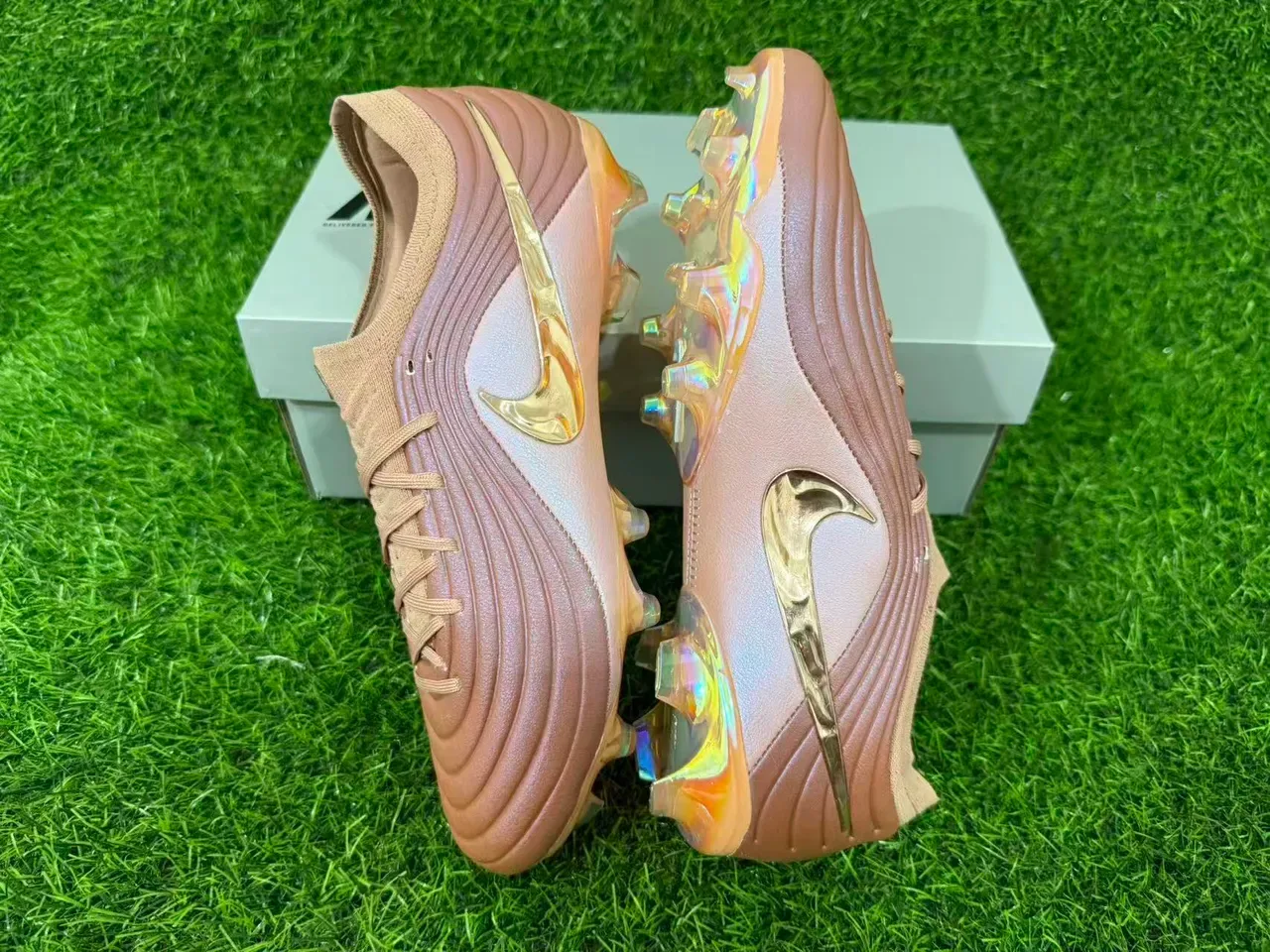 Nike Phantom GT Rose Gold Holographic Firm-Ground أحذية كرة القدم للأرض الصلبة 5