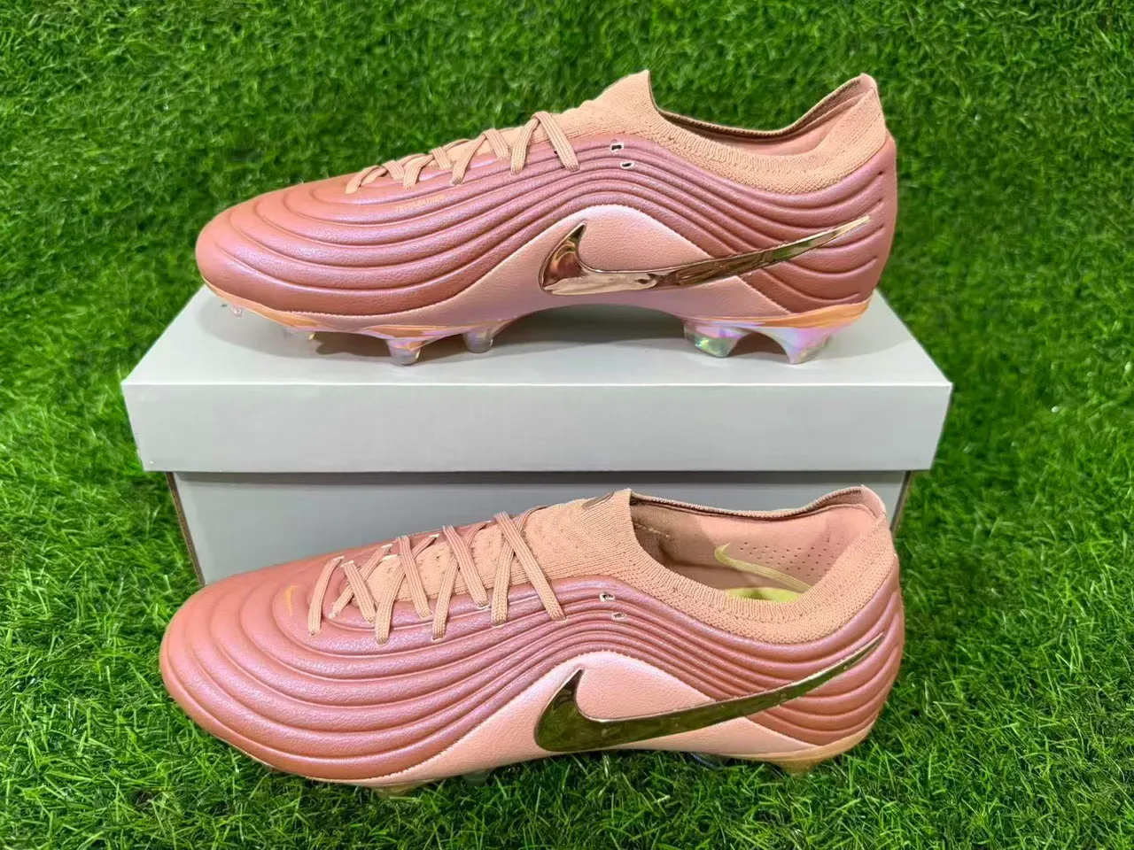 Nike Phantom GT Rose Gold Holographic Firm-Ground أحذية كرة القدم للأرض الصلبة 9