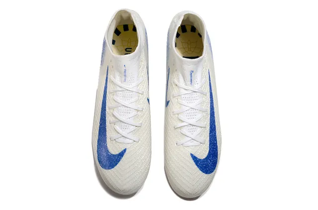 Nike Phantom GT Zapatos de fútbol con upper de alta corte sock-fit y overlay gráfico en blanco y azul para suela firme 2
