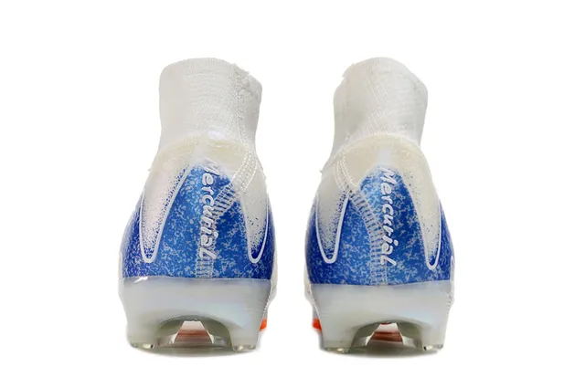 Nike Phantom GT Zapatos de fútbol con upper de alta corte sock-fit y overlay gráfico en blanco y azul para suela firme 4