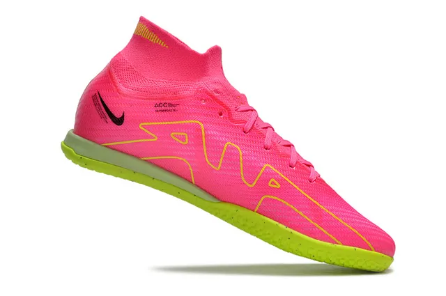 Nike Sapatos de futebol indoor rosa e verde com gola tipo meia Flyknit no upper 2