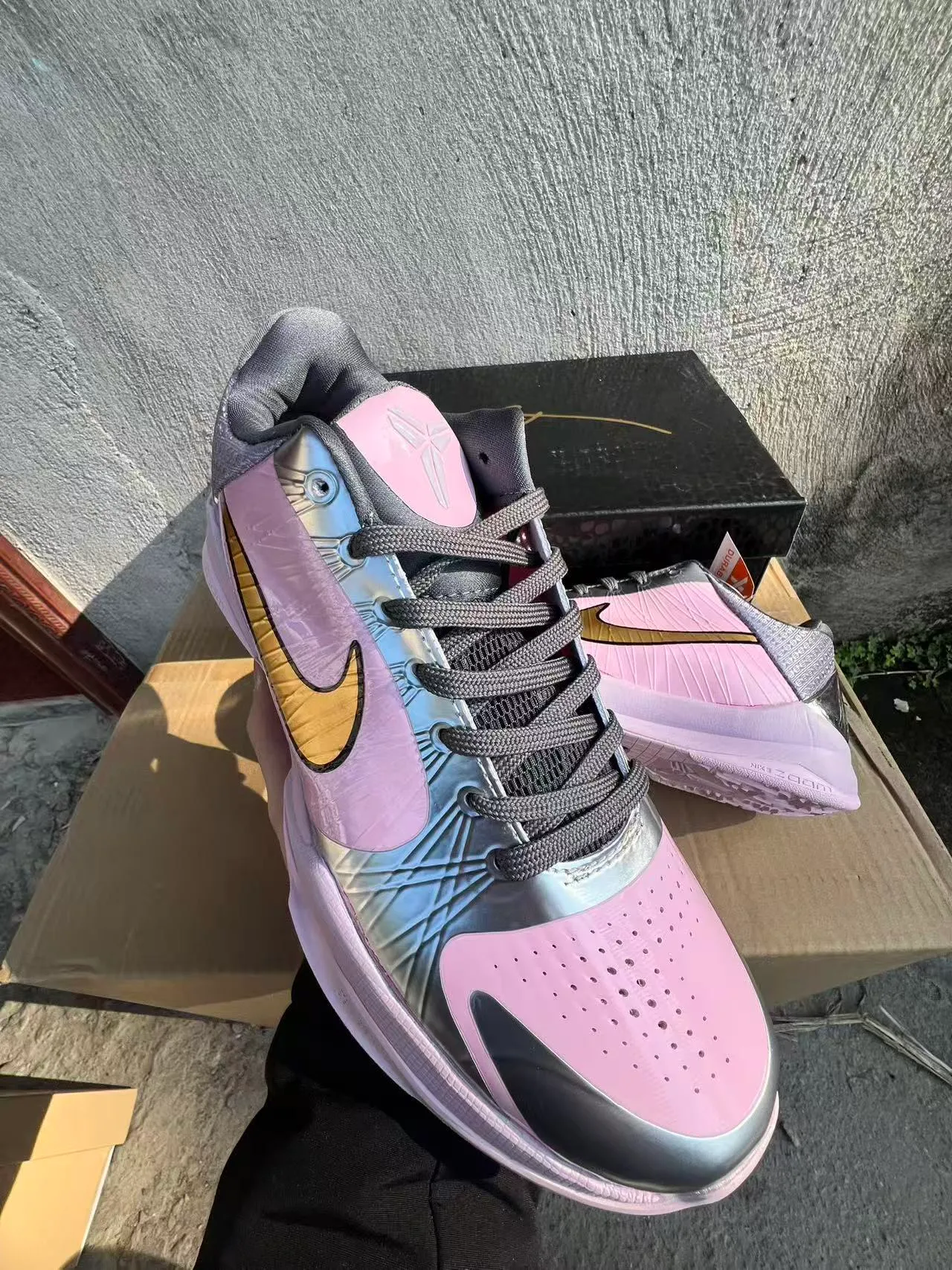 Nike Pink Silver Low-Top Silhouette Metallic Upper Basketball Shoes 2