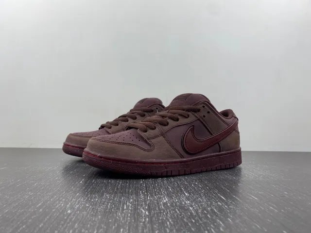 Nike SB Dunk Low বার্গান্ডি সুয়েড স্কেটবোর্ড জুতো 2