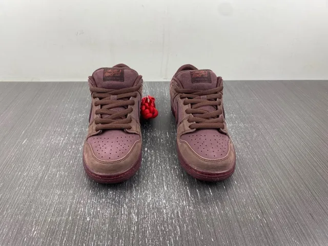 Nike SB Dunk Low বার্গান্ডি সুয়েড স্কেটবোর্ড জুতো 3