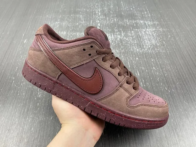 Nike SB Dunk Low বার্গান্ডি সুয়েড স্কেটবোর্ড জুতো 4
